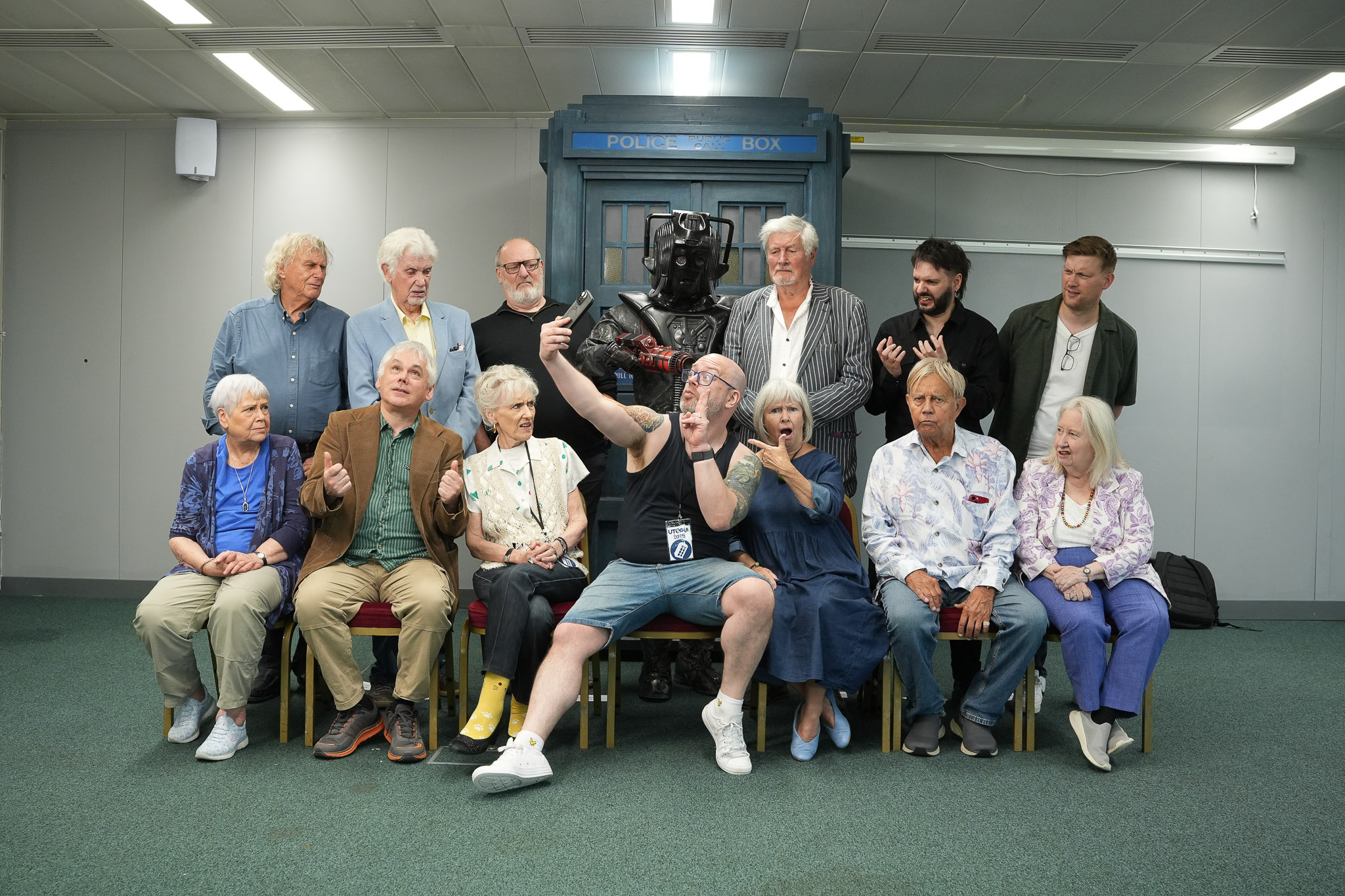 How to take a comic con photo. Paul takes a selfie at Fantom Events Utopia convention. Guests are not impressed.