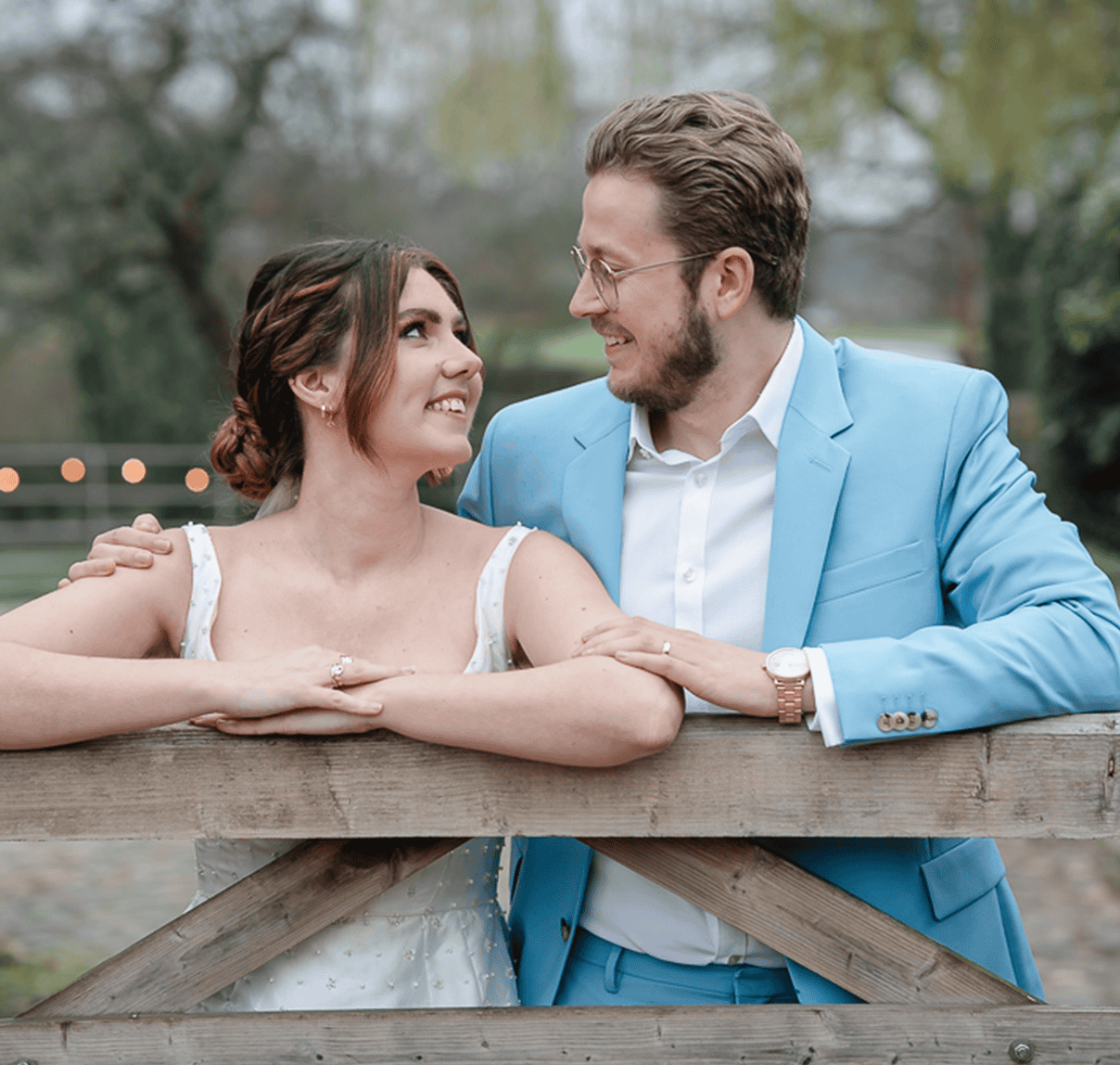 Relaxed couple portraits by Birmingham wedding photographer Paul Phipps-Williams